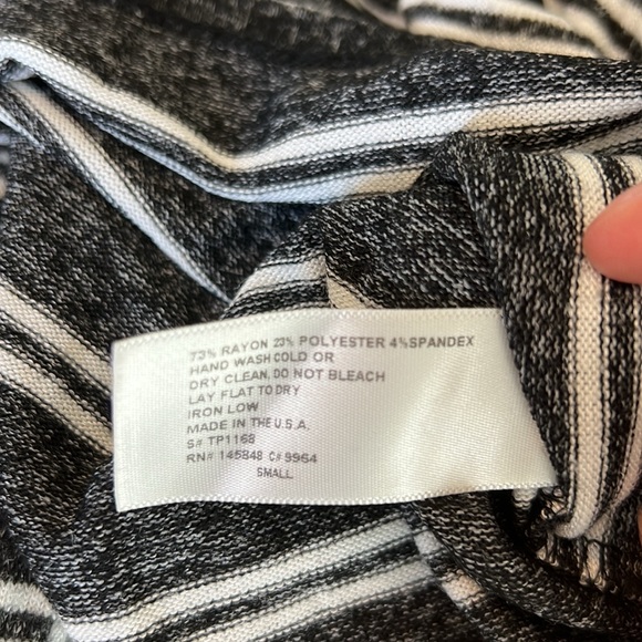 Super soft Everly black/white stripped top size S - Picture 7 of 7